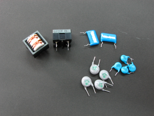 AC入力側100Vのコモンモードフィルターとコンデンサーとバリスターの2組(スイッチグ電源基板からの取外し品)①拍卖