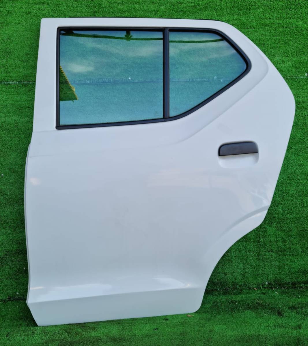 スズキ アルト HA36V リアドア 左 (26U ホワイト)拍卖