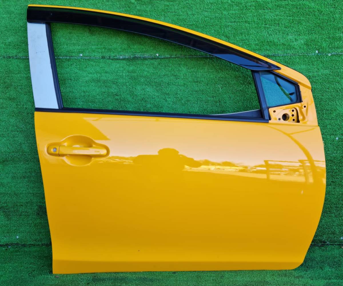 トヨタ アクア NHP10 フロントドア 右 (5A3 イエロー) スイッチパネル欠品拍卖