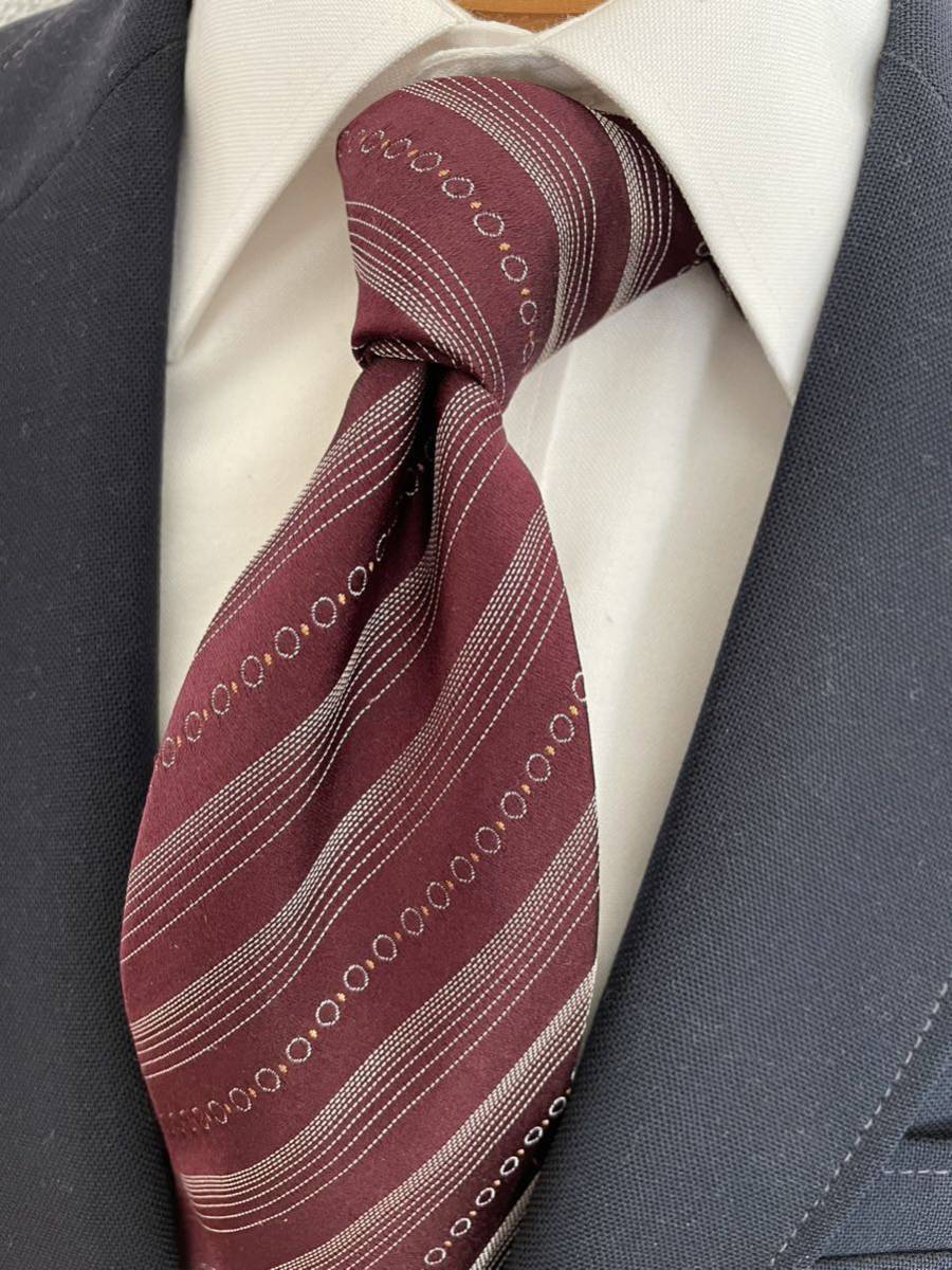 【美品】Ermenegildo Zegna / エルメネジルドゼニア ワインレッド系ネクタイ 大剣約9.5cm 高級シルク ストライプ拍卖