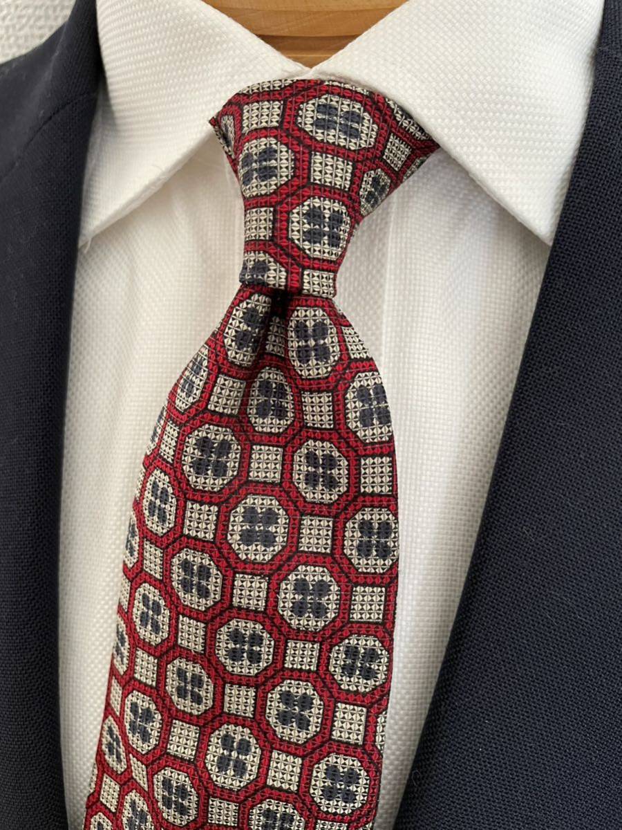 【美品】FENDIネクタイ レッド系イタリア製 大剣約9.5cm お洒落は着こなしに欠かせない拍卖