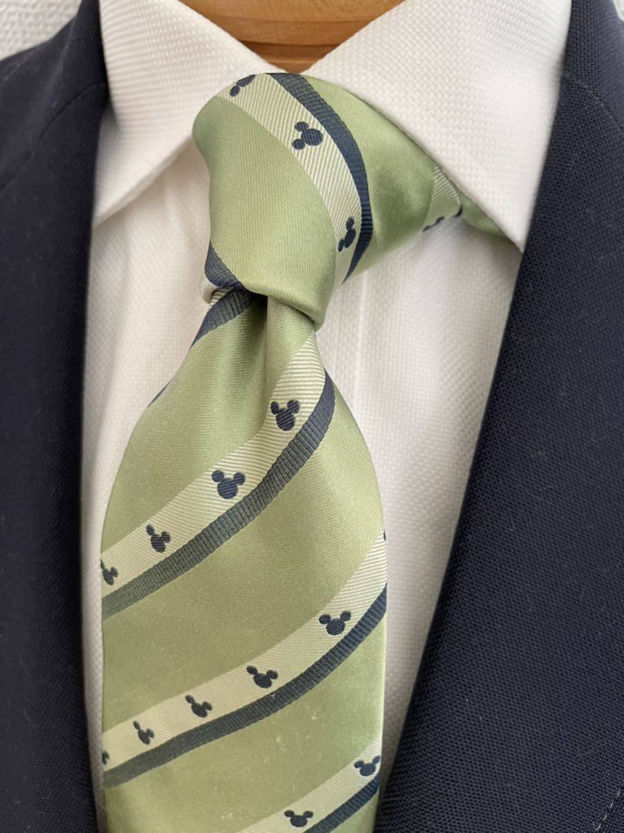 【美品】ディズニーパーク ミッキー柄ネクタイ 光沢感あり グリーン系 大剣約9cm ストライプ拍卖