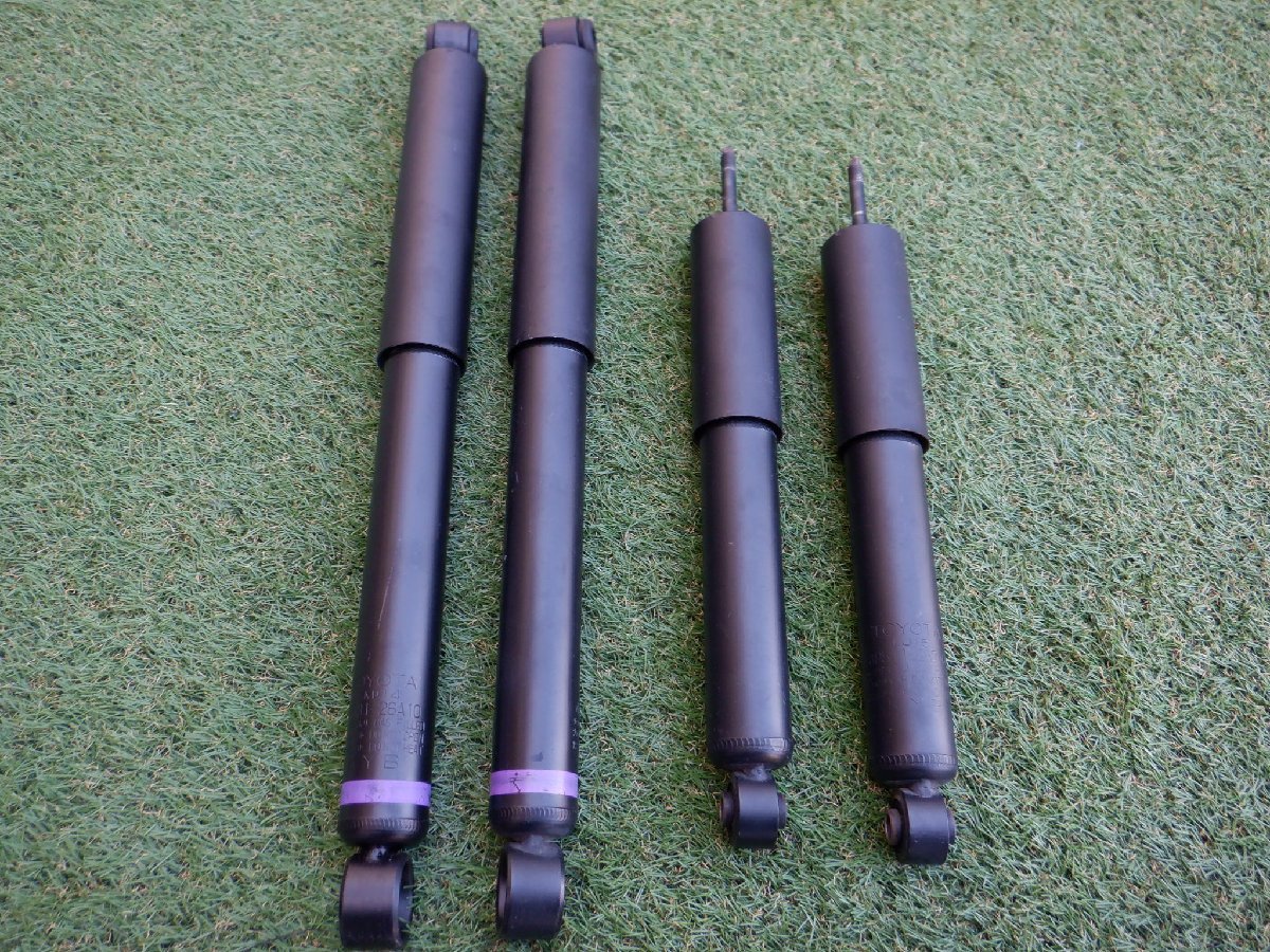 新車外し トヨタ純正 200 ハイエース 6型 2WD サスペンション ショック アブソーバー 4本 48531-26A10 48511-26750 m-22-11-700拍卖