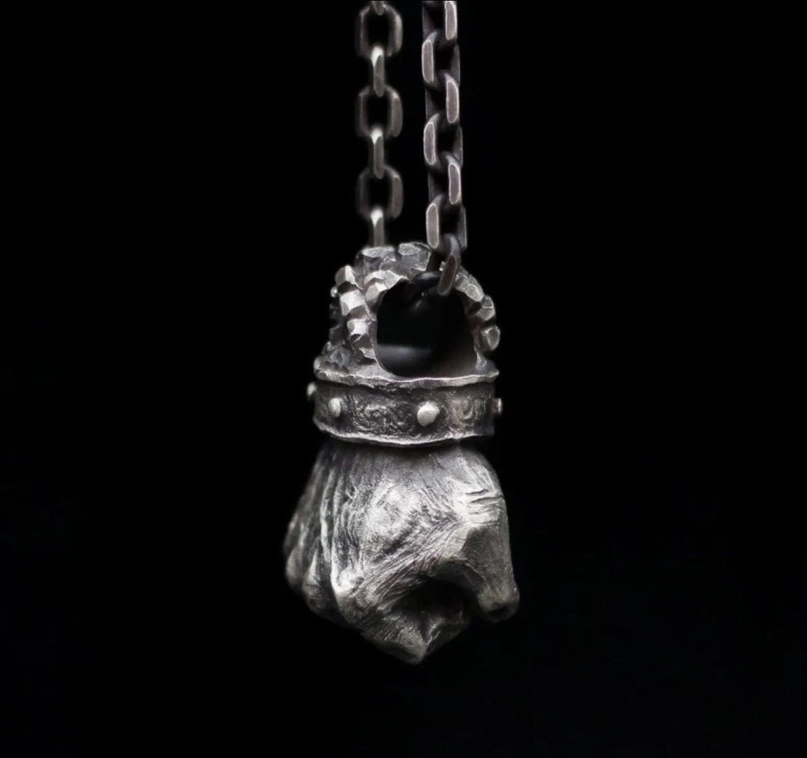 LHH975★ナックルネックレス 拳 鉄拳 ペンダント ネックレス ナックル フィスト 個性的 アクセサリー ステンレス かっこいい おしゃれ拍卖