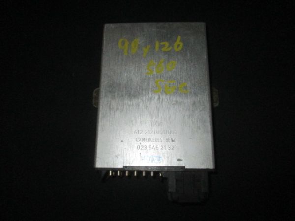 ■ベンツ W126 クルーズコントロールユニット 中古 0235452132 0055450732 部品あり スピード モジュール コンピューター W201 W124 R129拍卖