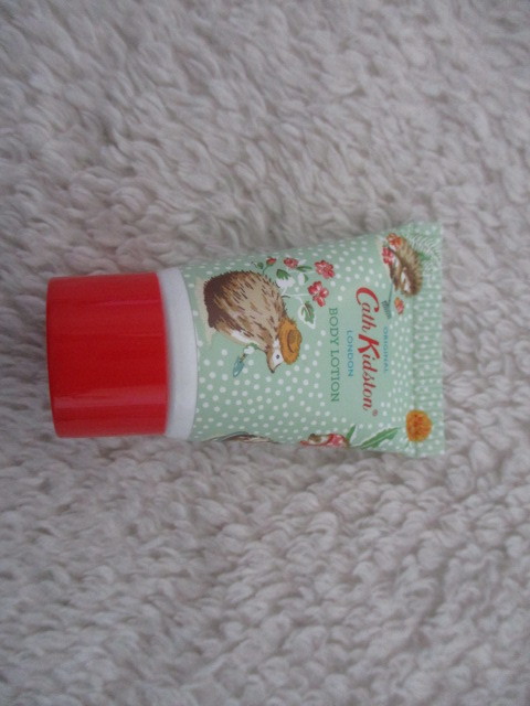 *新品イギリスキャスキッドソンCath Kidstonクリスマス化粧品ボディローションマンダリン&ピオ二―の香り15ml拍卖