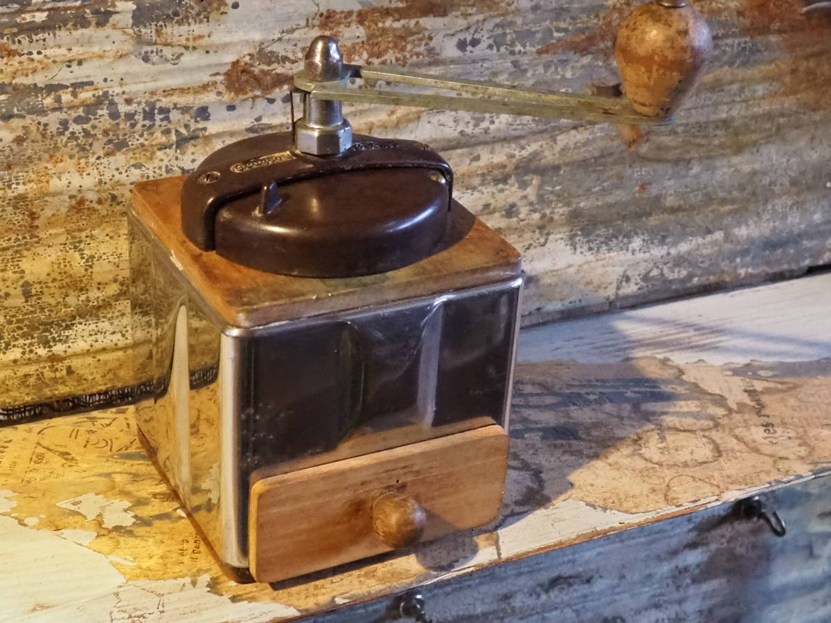 【フランス蚤の市Peugeotコーヒーミル】メタル古道具アンティークドリッパー喫茶店カフェポットインテリア店舗什器バー薪ストーブキッチン拍卖