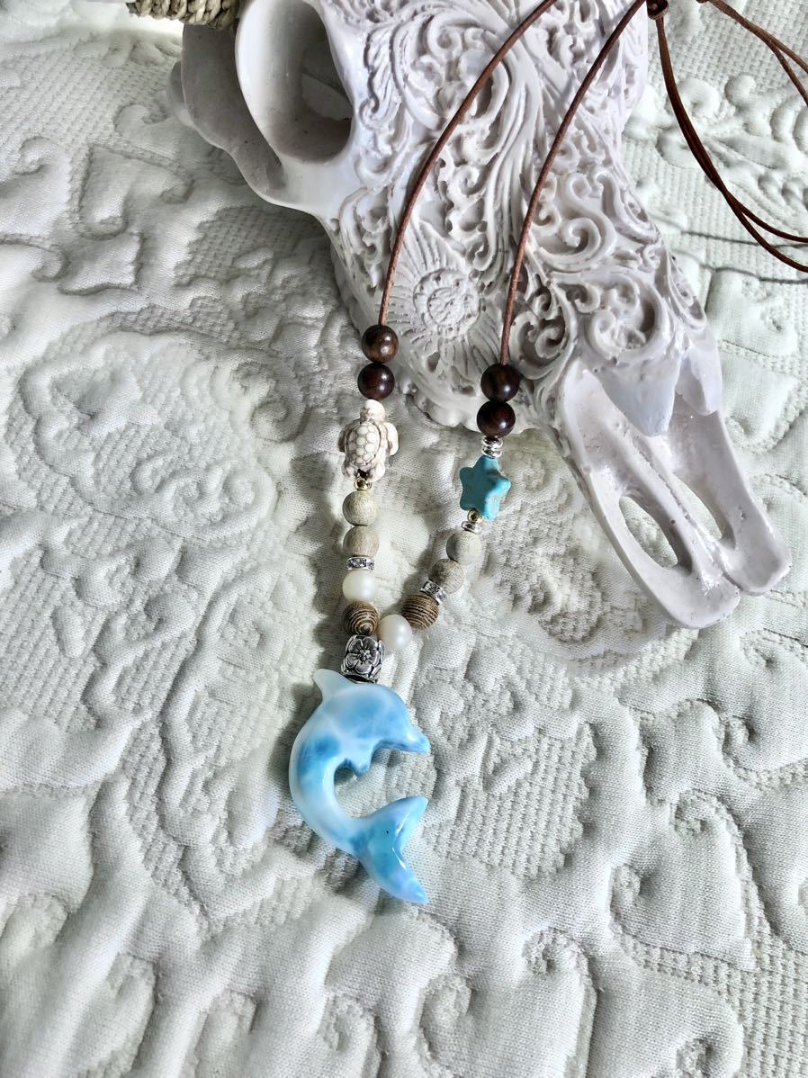 ◆ハイクオリティ!とても綺麗 ♪ ラリマー イルカ オリジナル・ペンダントトップ ネックレス★ウッド 革紐☆。.:*・゜29800拍卖