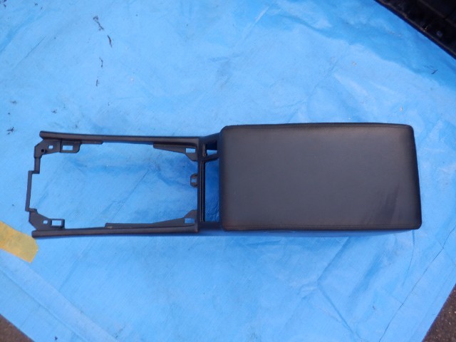 HD389 WGNC34 ステージア 純正 センターコンソール アームレスト 灰皿 ドリンクホルダー 39955拍卖