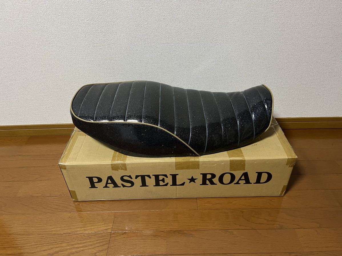 ゼファー400 大人気! 大川製!! 特注 新品!! 激シブ! 黒・金 エナメル タックロールシート 三段 ZEPHYR 旧車會 イベント 沖縄 コール拍卖