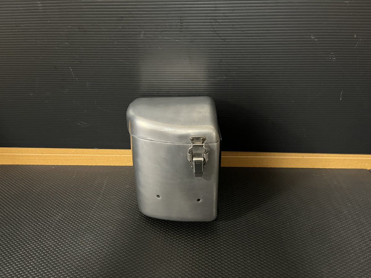 SR400 500 超人気!! 希少! 当時物 本物 WM アルミ バッテリーケース 電装BOX ウェリントン ペイトンプレイス キジマ マグラ無骨カフェ 2拍卖