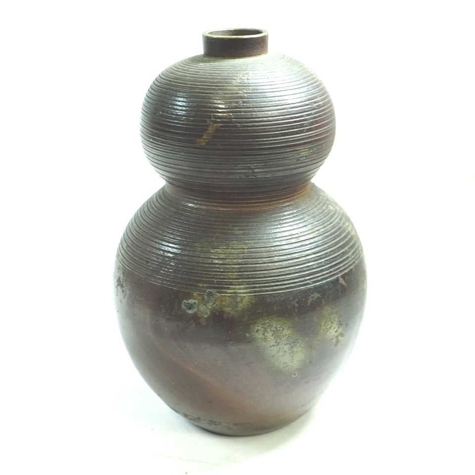 昭和ビンテージ 備前焼 徳利 陶吉印あり 味わい酒器 上部 直径7cm 下部 直径9cm 高さ14cm 波紋が美しい逸品 KYA412拍卖