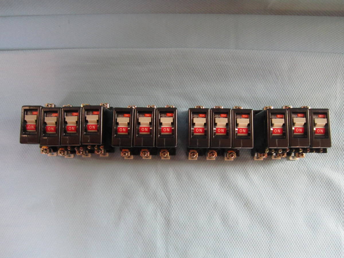 サーキットプロテクタ CP31/X 3A*4個 5A*3個 15A*3個 30A*3個拍卖