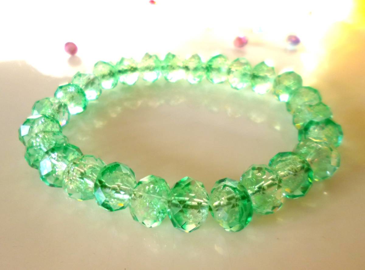 ☆暗闇できらきら輝く☆蓄光タイプ☆ ☆可愛いとんぼ玉☆ ☆ミントグリーン☆ ☆10×7mm☆ ☆17cm☆拍卖