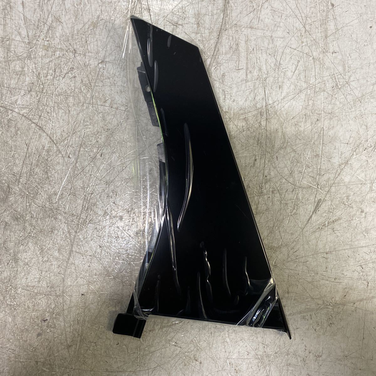 ★フォード フォーカス★新品/未使用/リアドアピラーストリップ左/黒/YC773拍卖