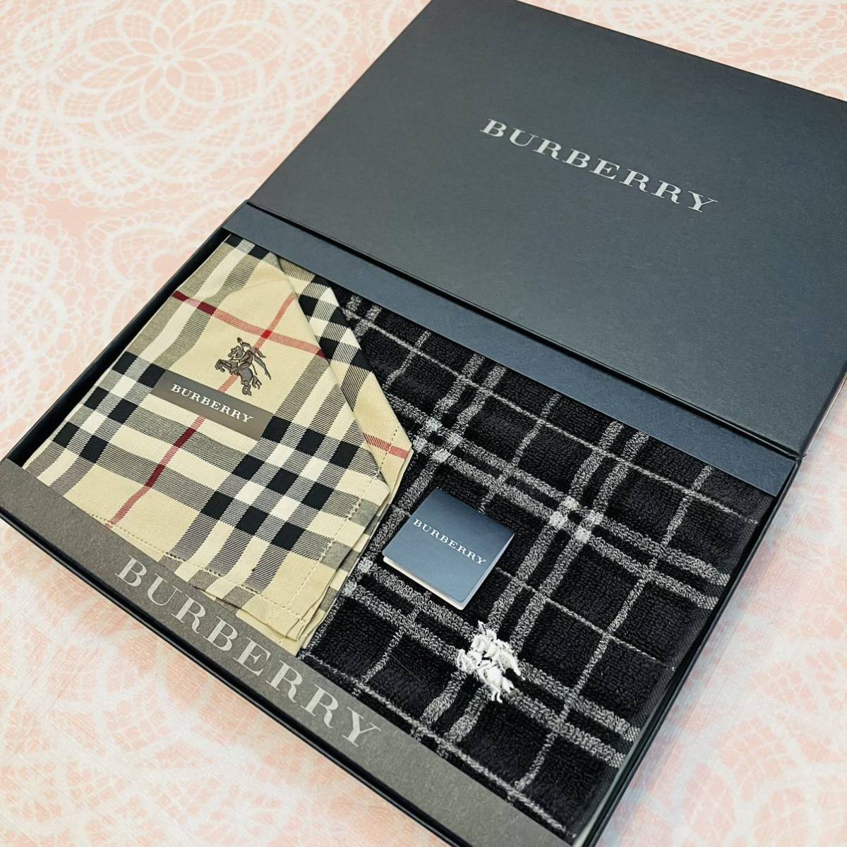 【人気柄】新品/2枚/BURBERRY/タオルハンカチ/正規品/バーバリー/綿100%/未使用/即決あり/匿名発送/ノバチェック/ハンドタオル/箱入ギフト/拍卖