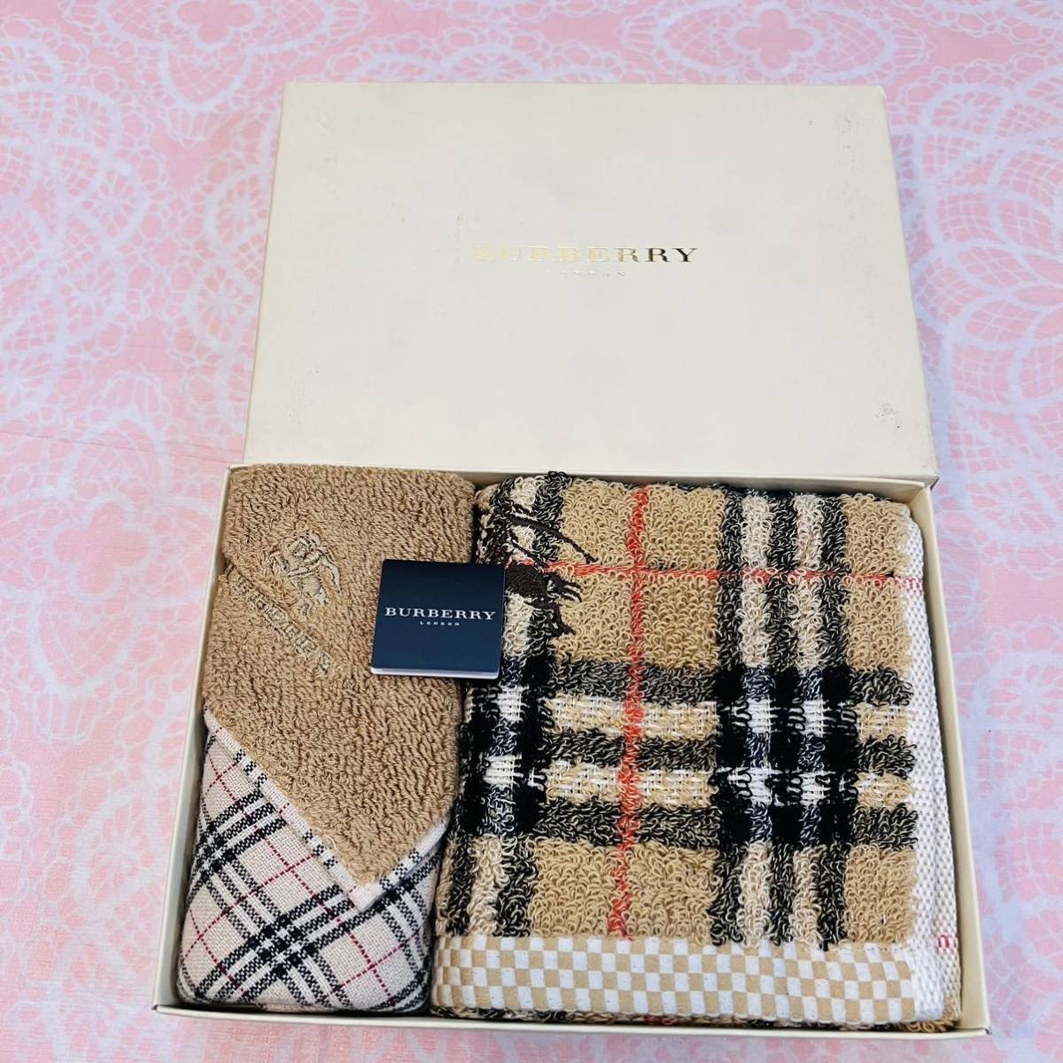 【人気柄】新品/2枚/BURBERRY/タオルハンカチ/正規品/バーバリー/綿100%/未使用/即決あり/匿名発送/ハンドタオル/ウォッシュタオル/箱入拍卖