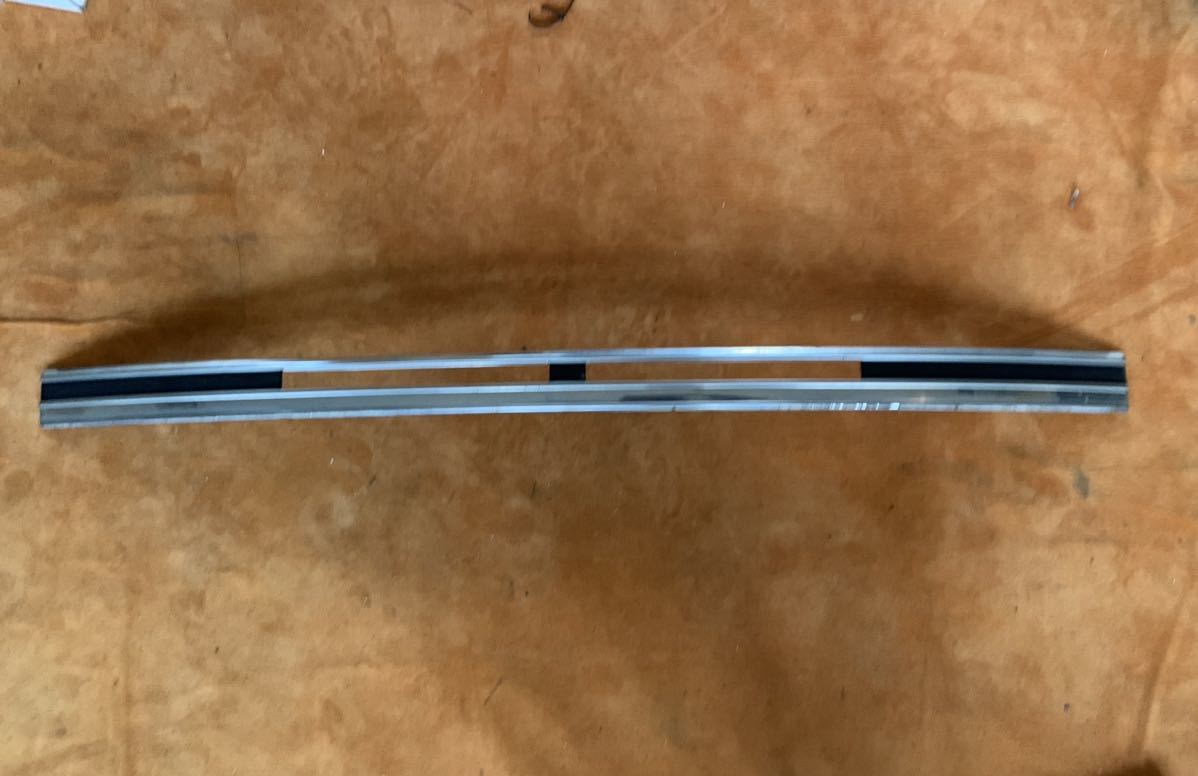 日産ニッサンE20ホーミー、キャラバンフロントパネルモール中古。旧車 昭和 当時物 高速有鉛拍卖