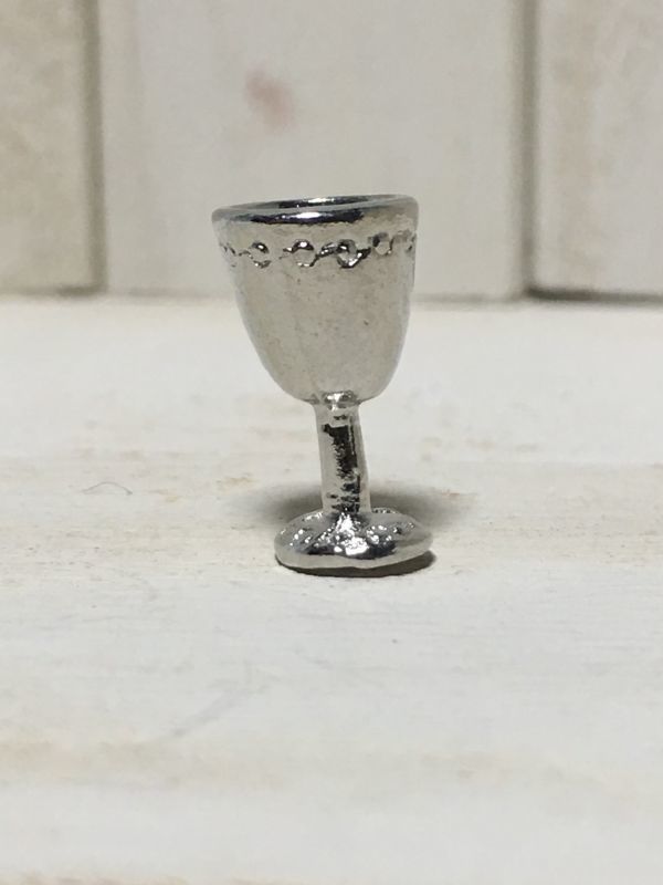 y041-2◆雰囲気あります◆ ドールハウス 用 ミニチュア 真鍮 ワイングラス 銀 2個 シルバー Doll House Blythe ブライス シルバニア フード拍卖