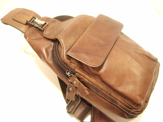 s横浜最新本革斜め掛けワンショルダーバッグ♪ボディーバッグ 横巾約15cm 縦30cm 三層収納メンズレディース 送料520円ξblξ ξ ξreξ ξ8拍卖