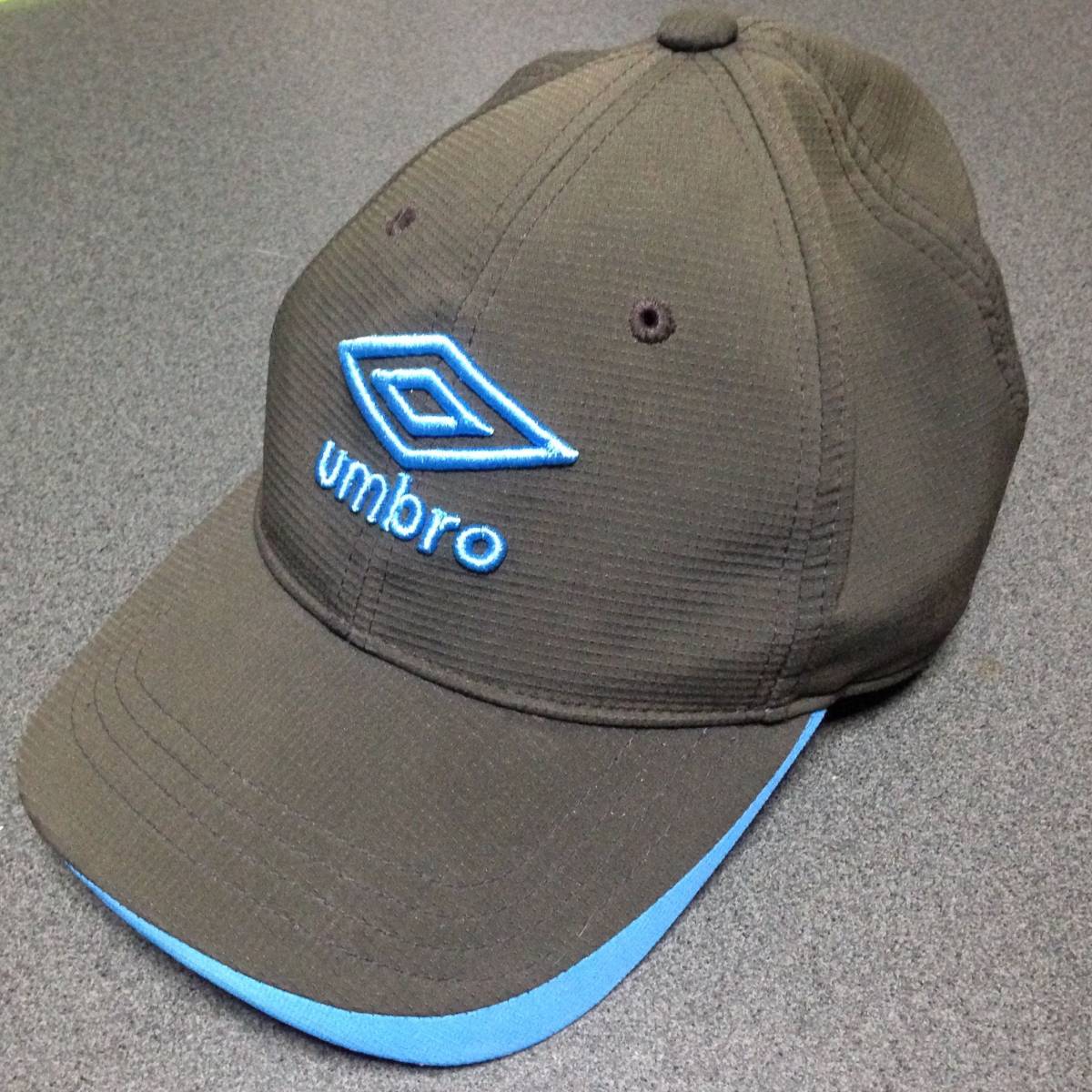 美品・umbro アンブロ ロゴ刺 スポーツキャップ 帽子 灰色+青+白拍卖