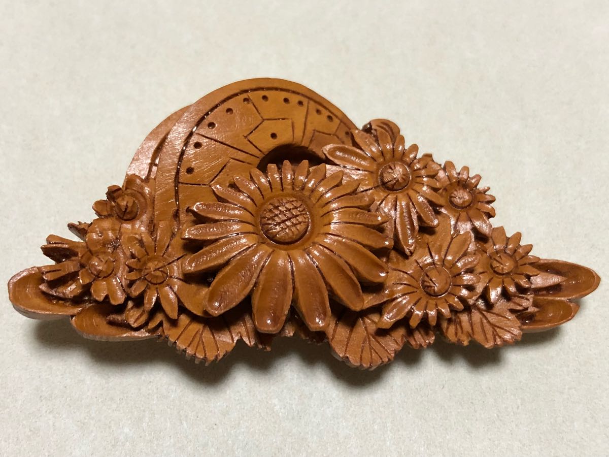 アンティーク 本柘植 立体細密彫刻 流水菊花片輪 帯留め拍卖