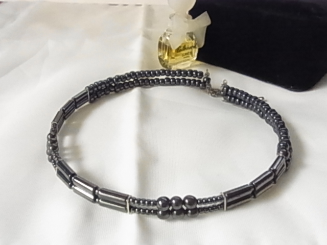 光沢感のある ブルー系 ネイビー系 ビーズ使いのデザイン 2連に見えるチョーカーネックレス◆++拍卖