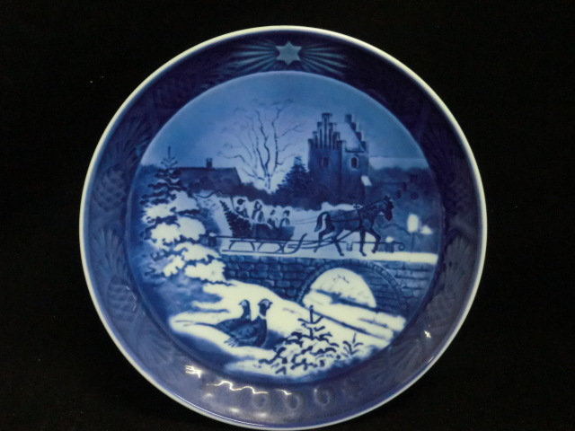 ≪ROYAL COPENHAGEN≫ロイヤルコペンハーゲン1999イヤープレート「ソリに乗って」☆n6拍卖