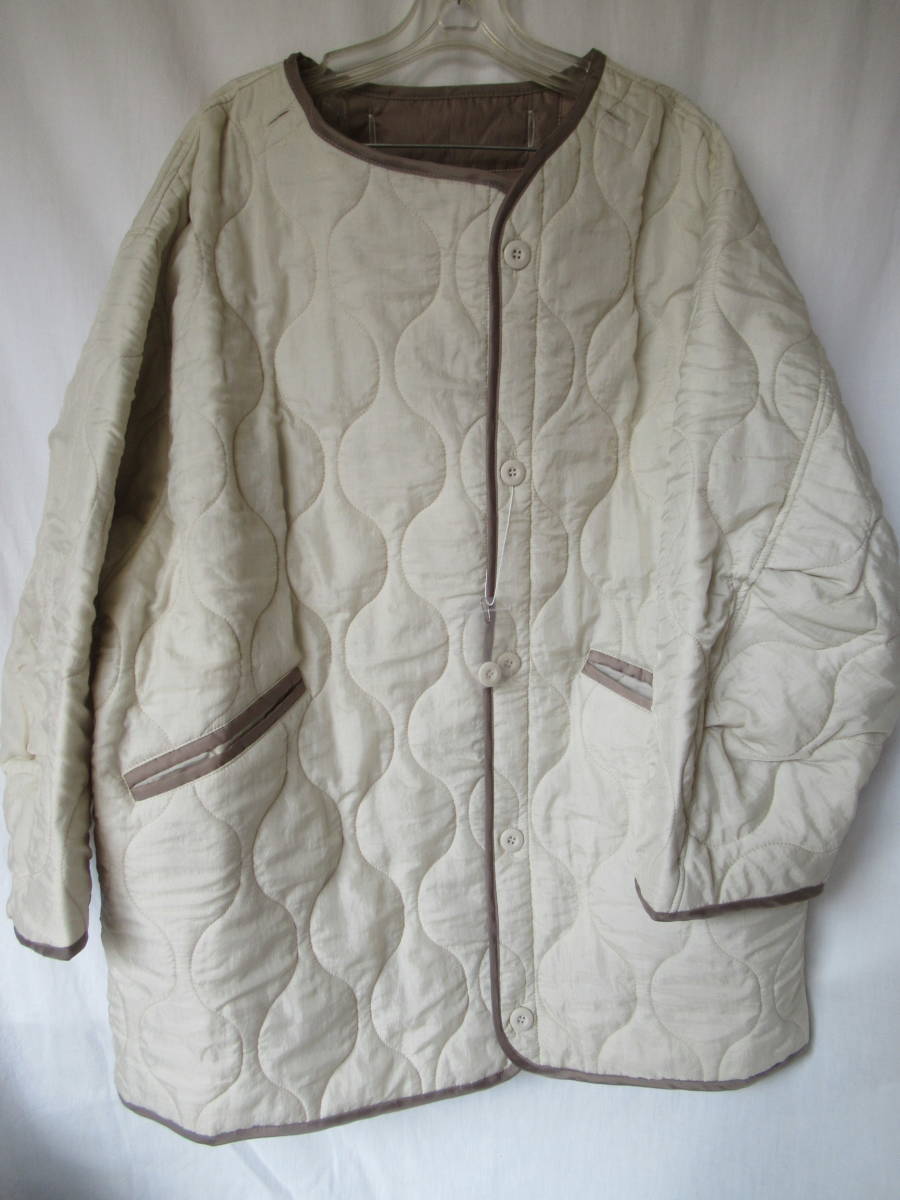 コート 中綿入りキルティング たっぷりサイズ 身幅70cm 着丈77cm 淡いベージュ ナイロン100% 拍卖
