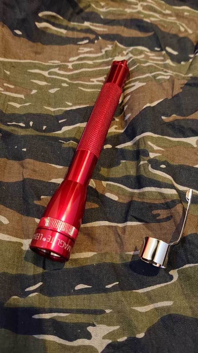 ●ミニミニマグライトLED2AAAレッド単4電池用拍卖