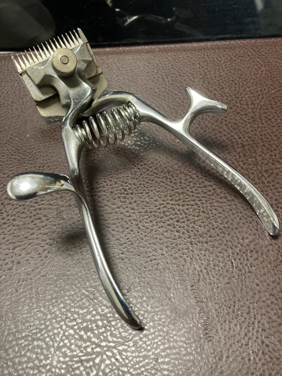 【高級理容器具・手動・かりあげ】登録商標 赤トンボ 保管品 スチール製 床屋さん【23.01 ST-1】拍卖