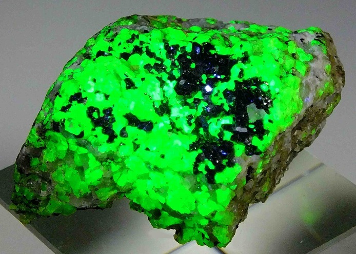 ☆☆ 珪亜鉛鉱 (蛍光) <ニュージャージー州> 9 ☆☆拍卖