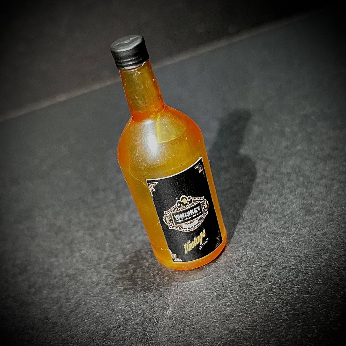 【在1/売り切り/値上げ予定】CCTOYS製 1/6 スケール 男性 女性 フィギュア用 部品 装備 ウィスキー ボトル 酒 瓶 の模型 (未使用拍卖