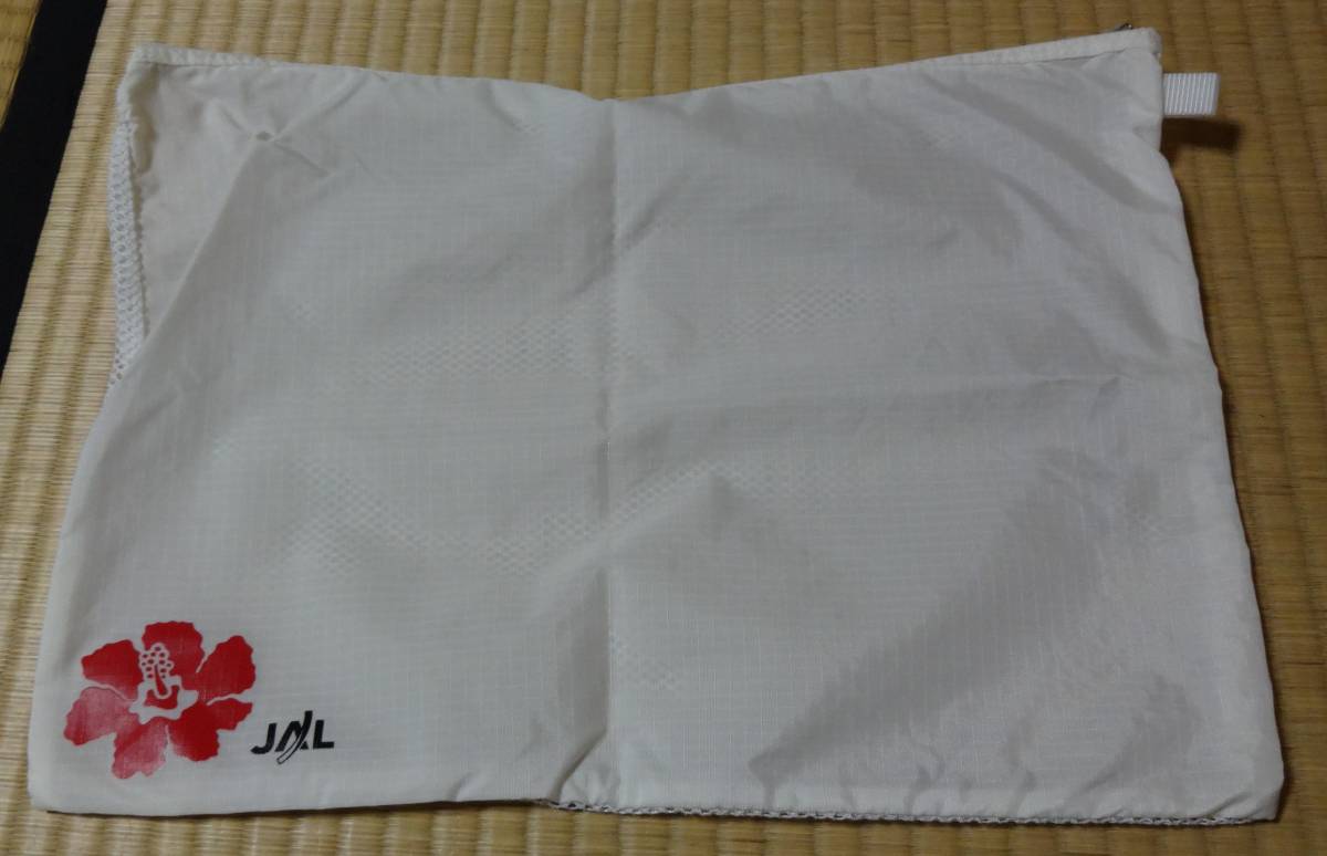JAL沖縄便でいただいた、JALロゴとハイビスカス模様がついたランジェリーポーチ(下着入れ、収納ポーチ)、旅行用に拍卖