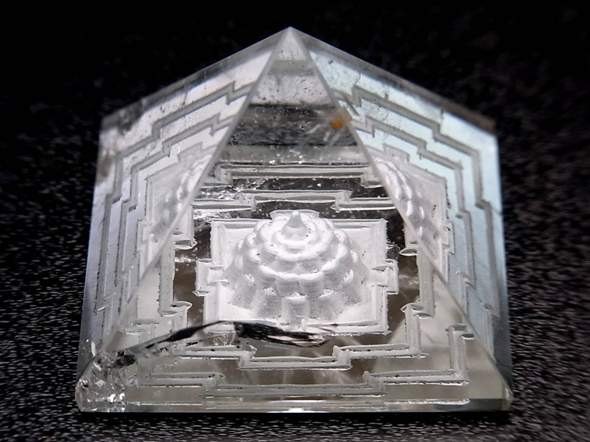 【No,3】ネパール製 ガネッシュヒマール産 ヒマラヤ水晶製 ピラミッド シュリヤントラ拍卖