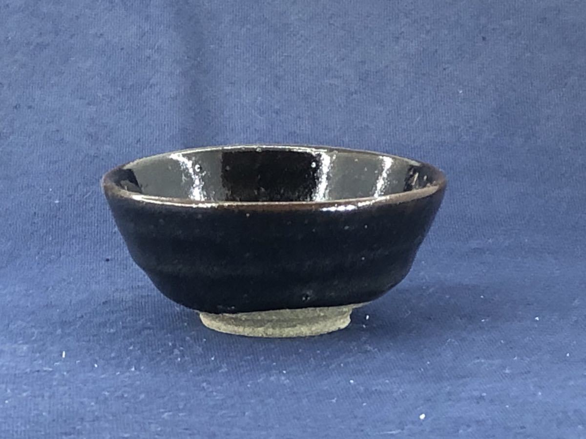 ◇唐津焼 黒唐津 ぐい呑 天然鬼板鉄釉 酒盃 A-496拍卖