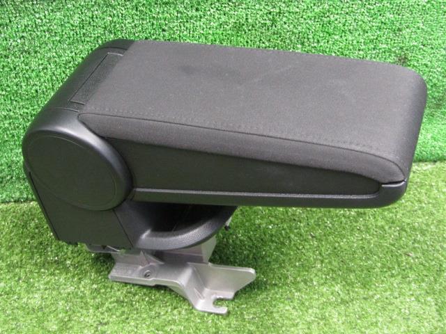 VW ザ・ビートル 16CBZ アームレスト 肘掛 送料【S1】拍卖