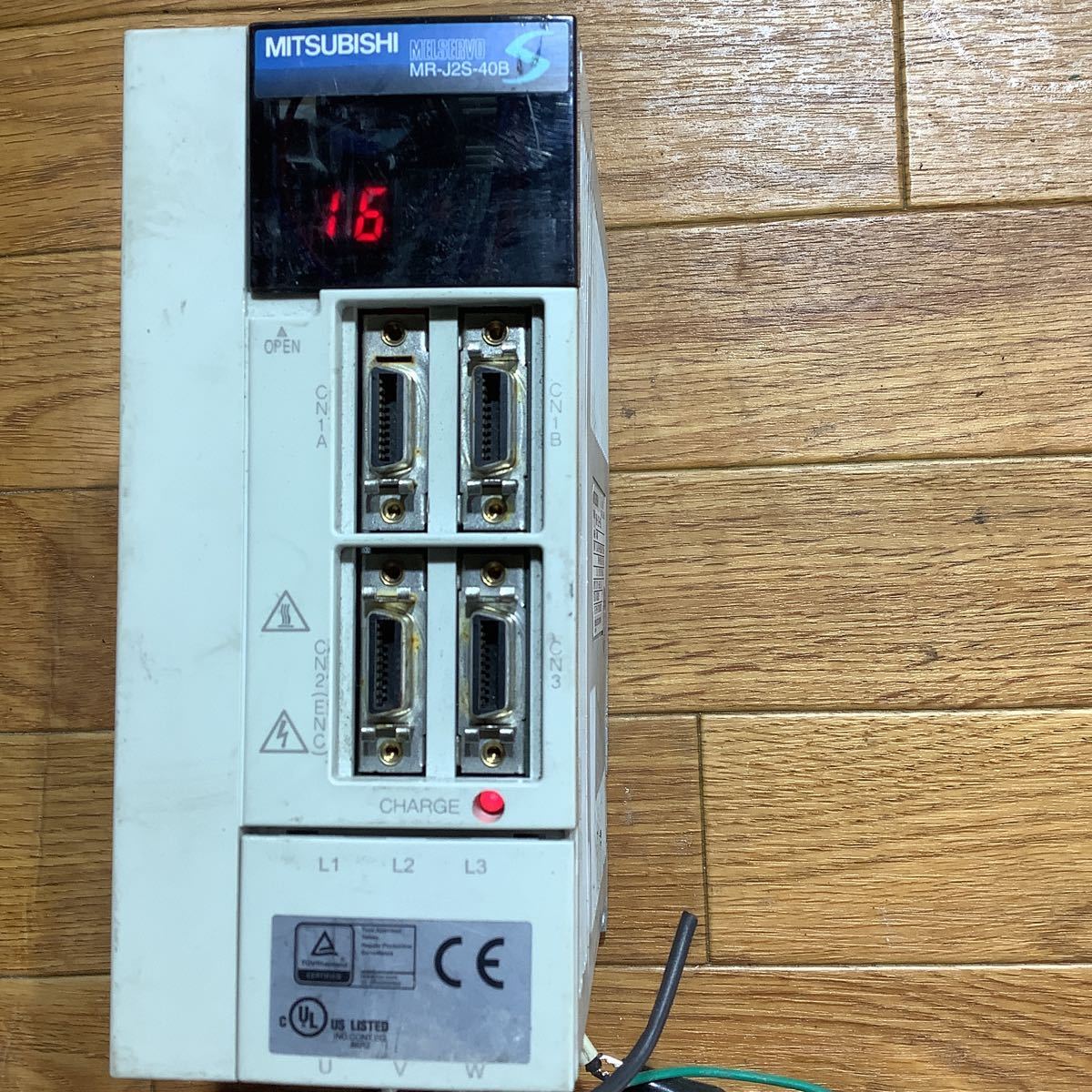 三菱 サーボーアンプMRー J2Sー40B 中古品一般的な通電まで済みです。動作未チェック拍卖