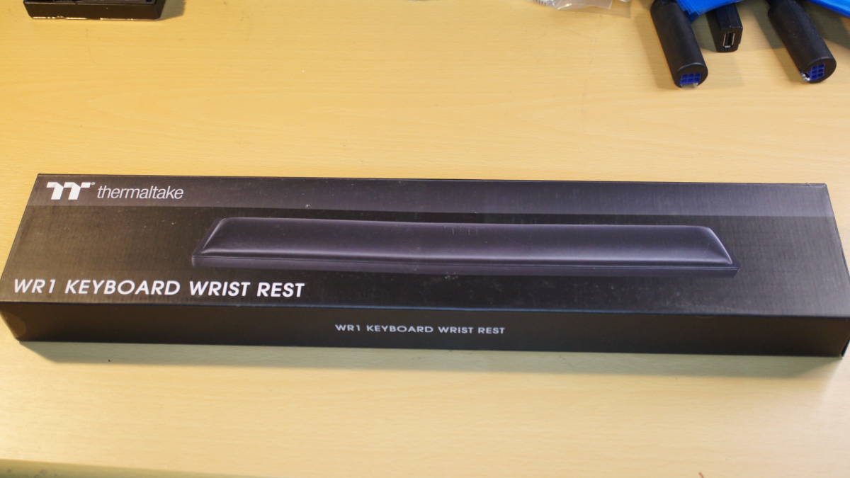 【フルサイズ対応キーボードレスト】Thermaltake WR1 KEYBOARD WRIST REST拍卖