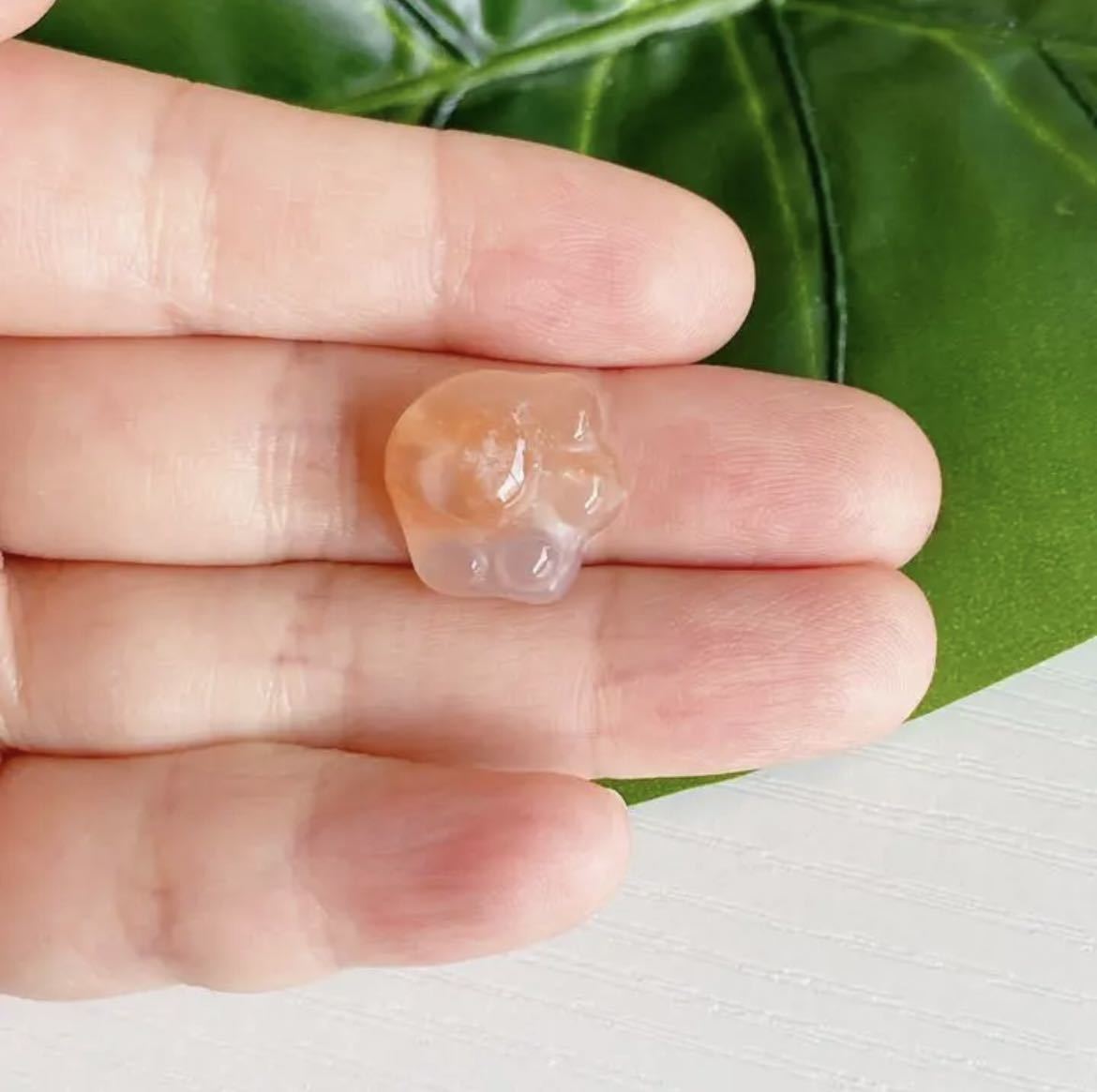 126 桜瑪瑙 ルース 猫 肉球 天然石 パワーストーン(横穴)拍卖