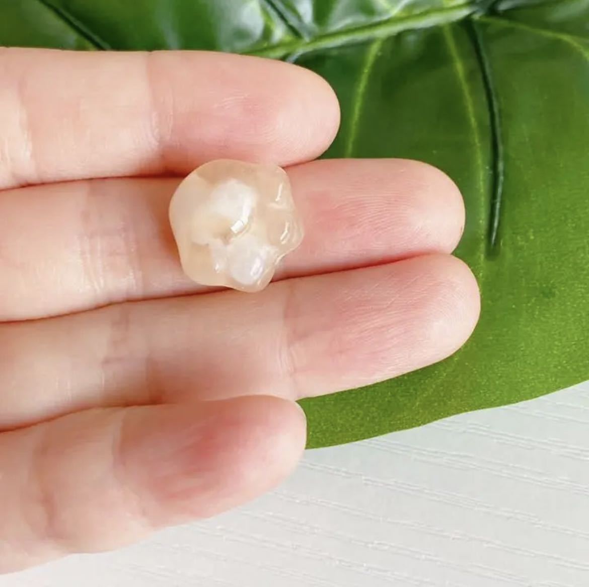 127 桜瑪瑙 ルース 猫 肉球 天然石 パワーストーン(横穴)拍卖