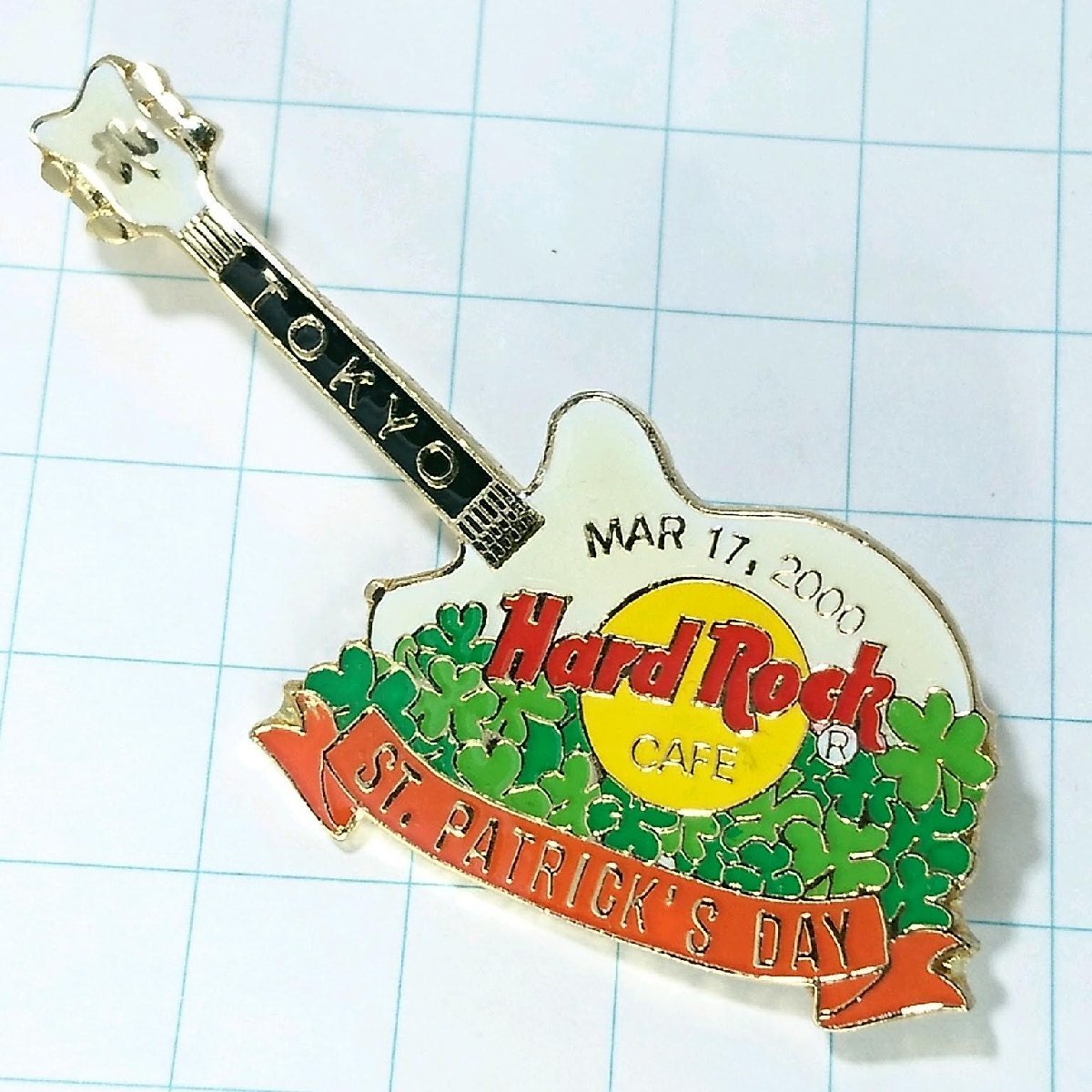 送料無料)Hard Rock Cafe 聖パトリックの祝日 ギター ハードロックカフェ PINS ブローチ ピンズ A13933拍卖