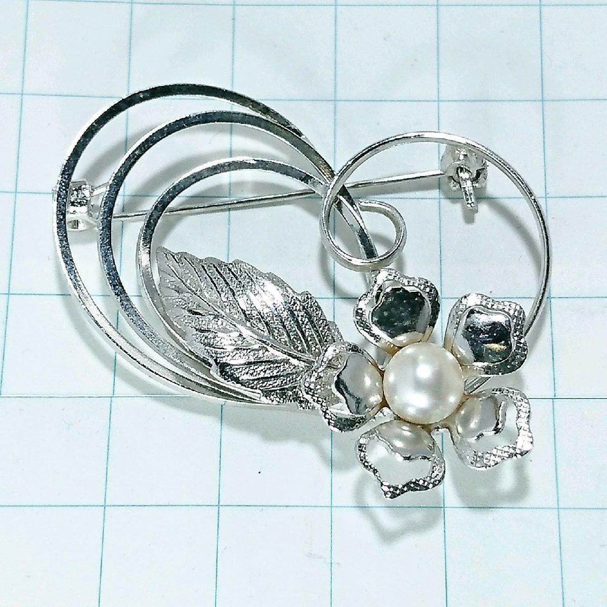 送料無料)ビンテージ☆パール フェイク お花モチーフ☆アンティークブローチ A13970拍卖