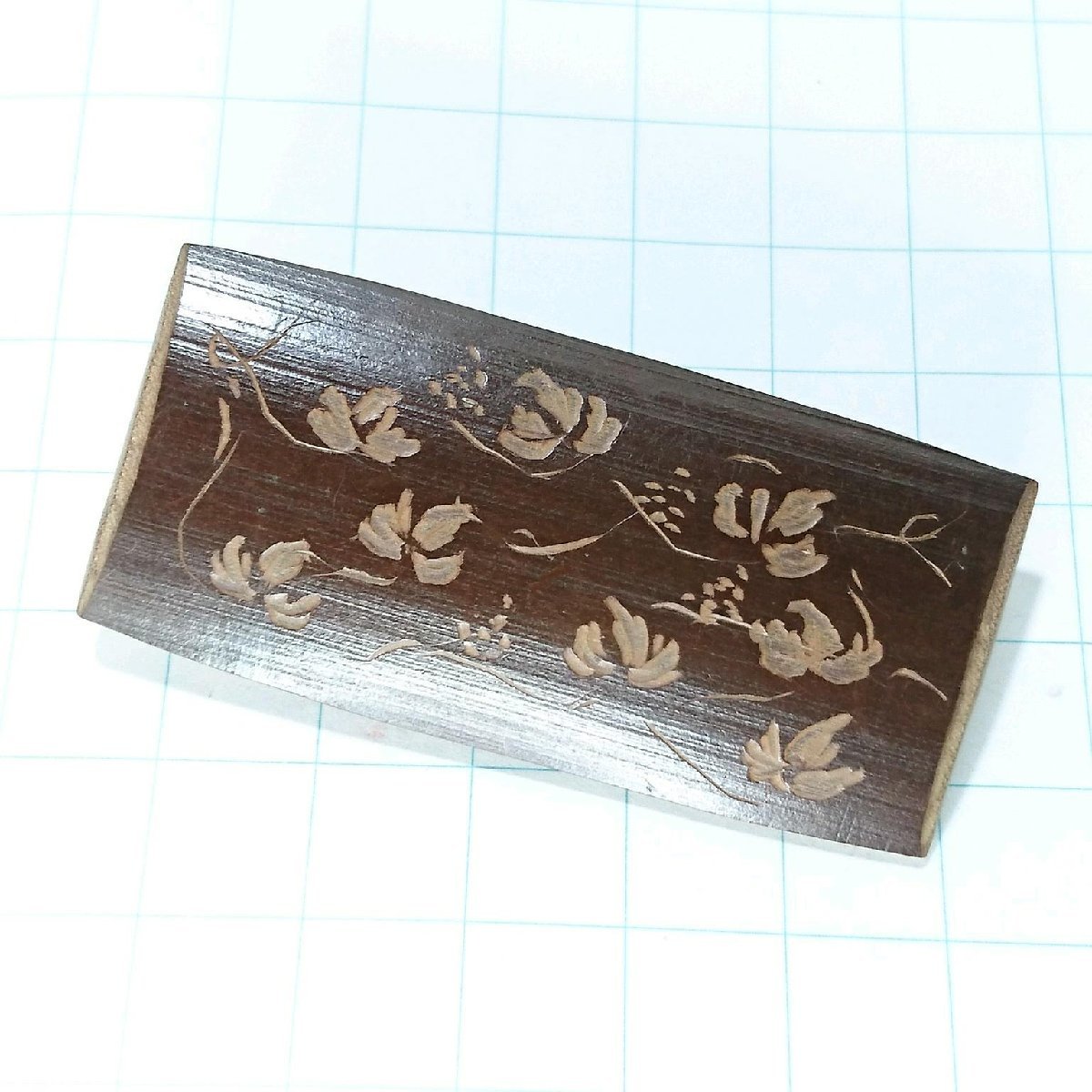 送料無料)ビンテージ☆竹素材 菖蒲モチーフ 工芸品☆アンティークブローチ A14187拍卖