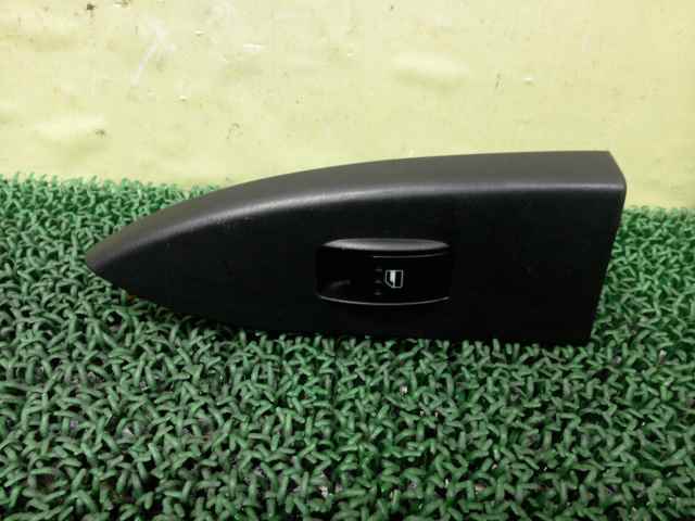 ダイハツ L150S ムーヴ 左 フロント ドア ウィンドウ スイッチ パネル ★管277761拍卖