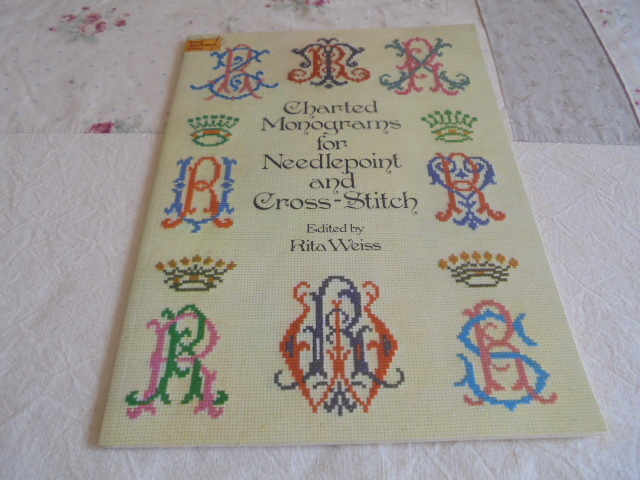 クロスステッチ モノグラムデザイン 王冠 Charted Monograms ウィーンのアルバムから350の珍しい印象的なモノグラム拍卖