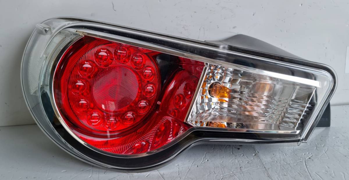 スバル BRZ 前期 ZC6 テールランプ 左 KOITO 220-60084拍卖
