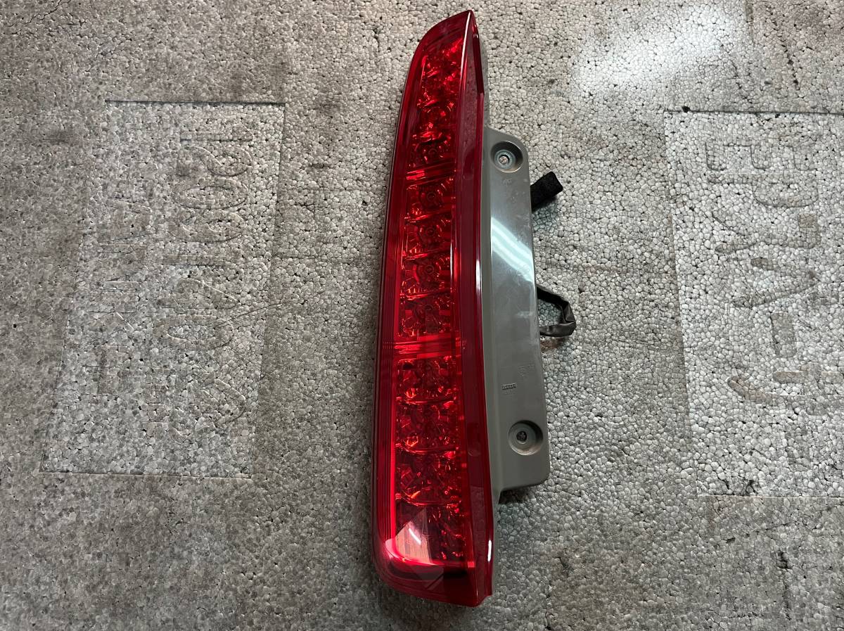 トヨタ アイシス 純正 テールライト テールランプ レンズ 左側 助手席側 【後期 TOYOTA ISIS ANM15拍卖