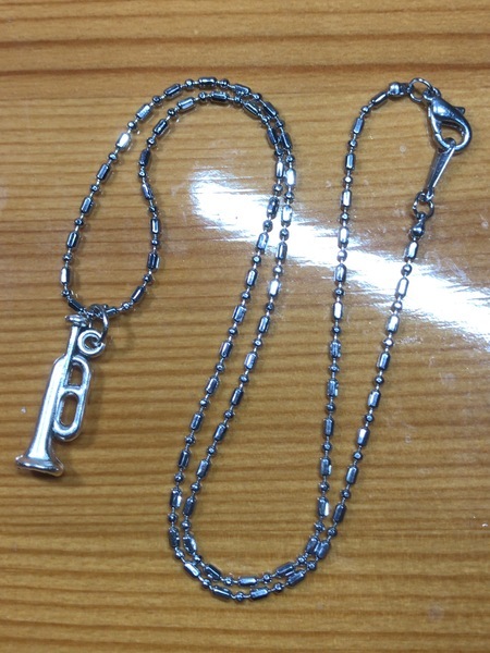 トランペット 音楽 金 管楽器 モチーフ ネックレス ペンダント アクセサリー キーホルダー拍卖