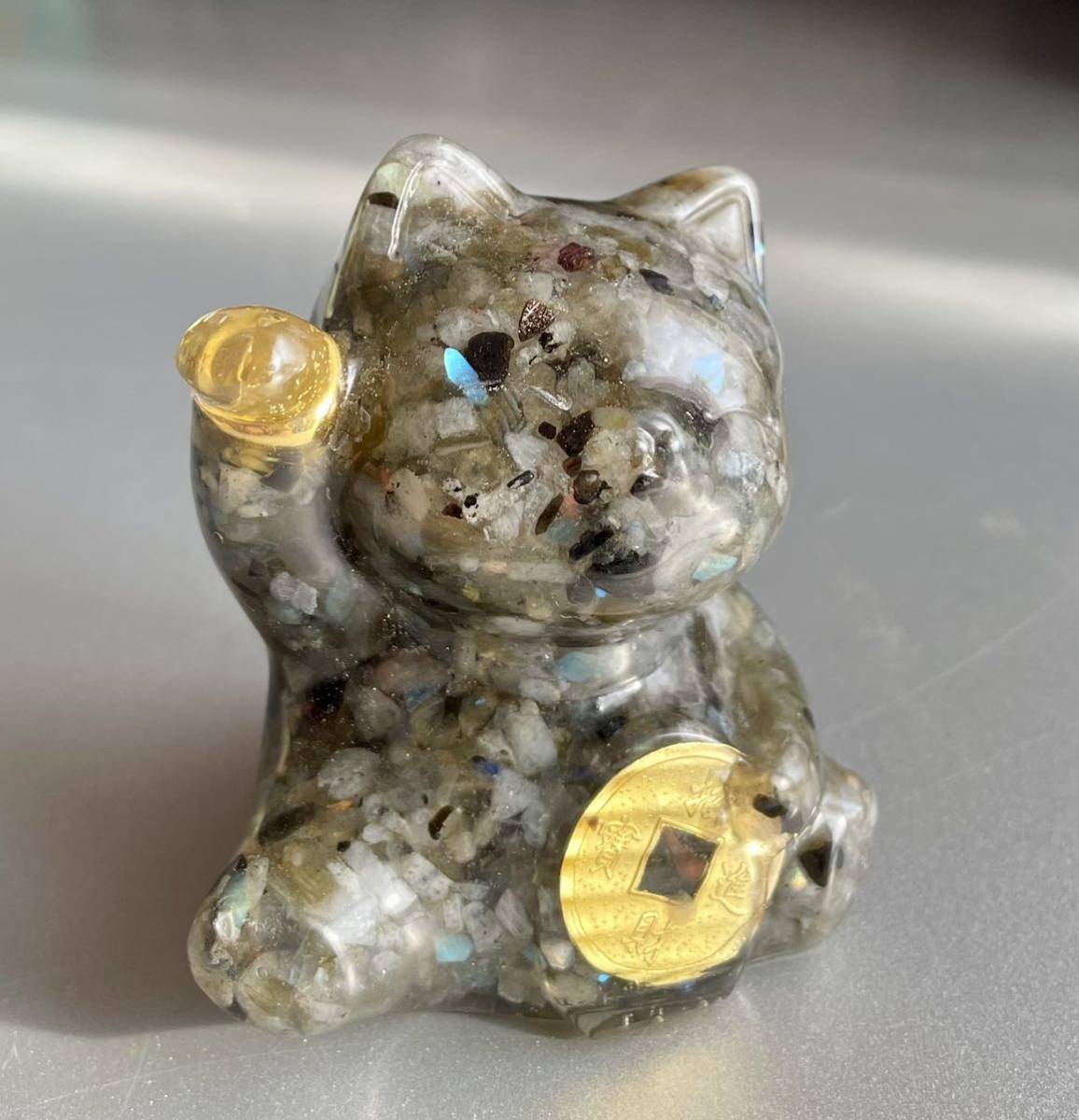 招き猫 オルゴナイト ラブラドライト パワーストーン ラッキー 開運 幸運 置物インテリア 天然石 魔除 お守 風水晶 グレー 雑貨グッズ拍卖